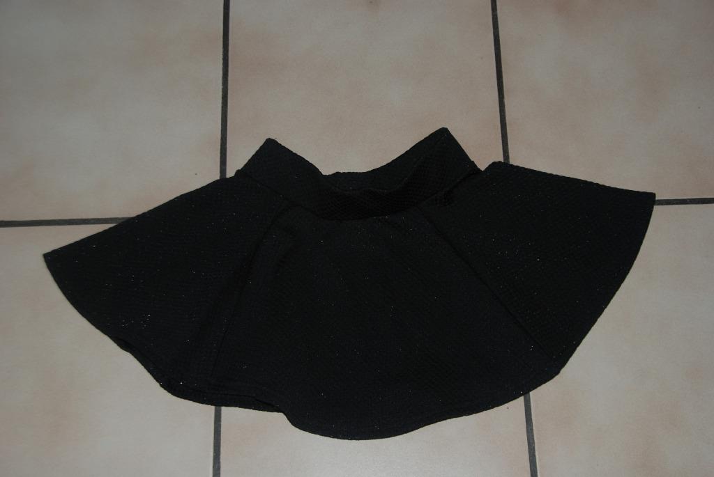 Noël Jupe très courte noire T140cm ou 9/10 ans Très Bon Etat, Enfants & Bébés, Robe ou Jupe, COSMIC KIDS, Enlèvement ou Envoi