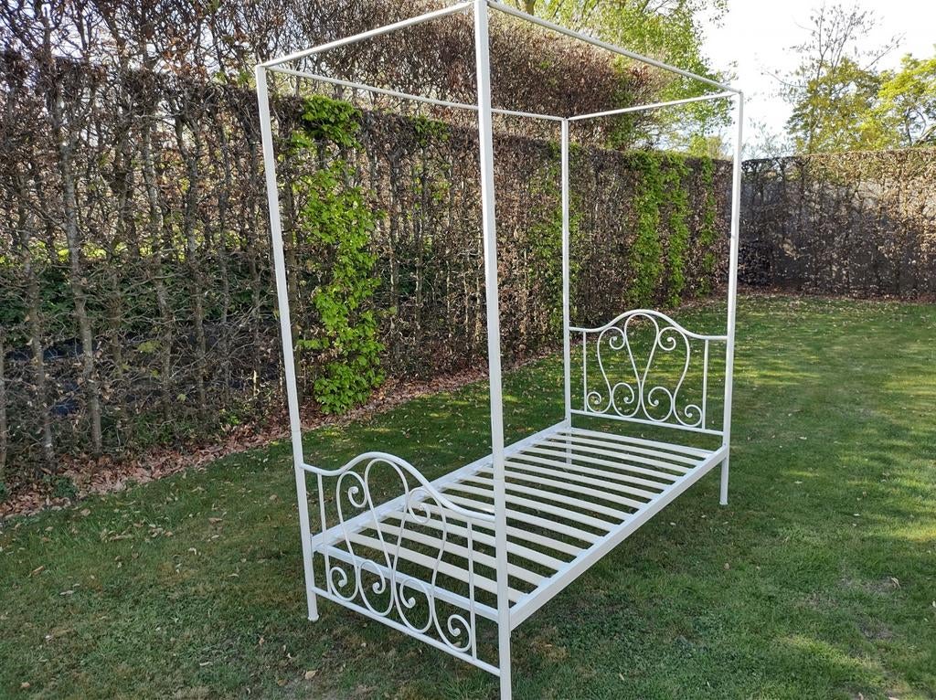 Fantastique lit princesse à baldaquin en métal. 195 x 90 cm., Enlèvement, Matelas