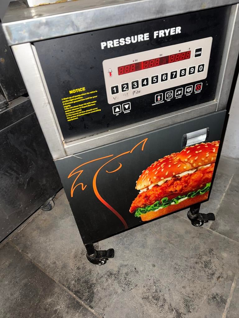 Friteuse à haute pression pour tenders, Enlèvement, Snacks