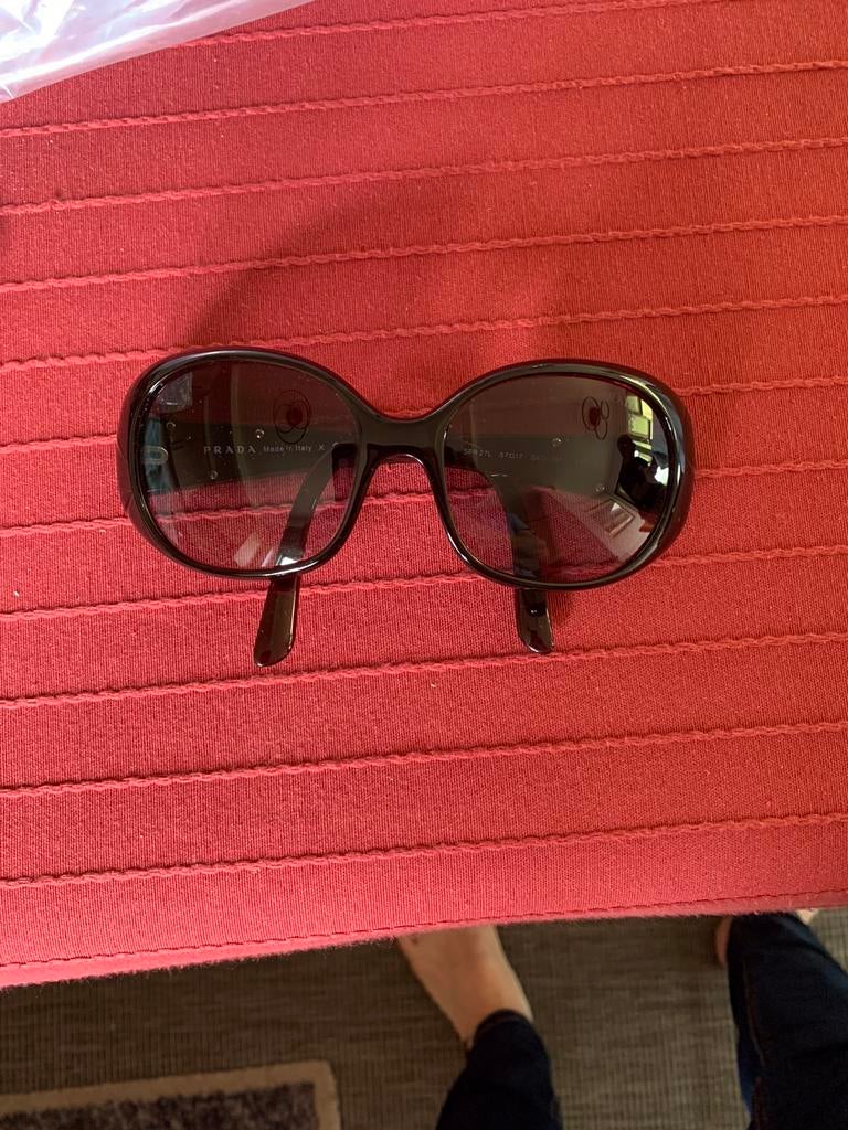 Prada lunettes de soleil, Utilisé