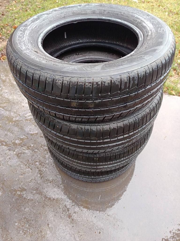 4x Pneus MAXXIS Mecotra 3 205/65R15 99H neufs, Autos : Pièces & Accessoires, Pneus & Jantes, Neuf, 15 pouces, Pneus été, Véhicule utilitaire