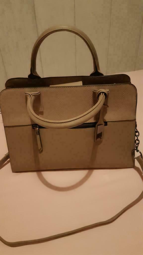 beige handtas, Handtassen en Accessoires, Tassen | Damestassen, Ophalen of Verzenden, Zo goed als nieuw, Beige, Handtas
