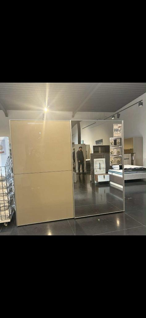 Armoire beige, Enlèvement