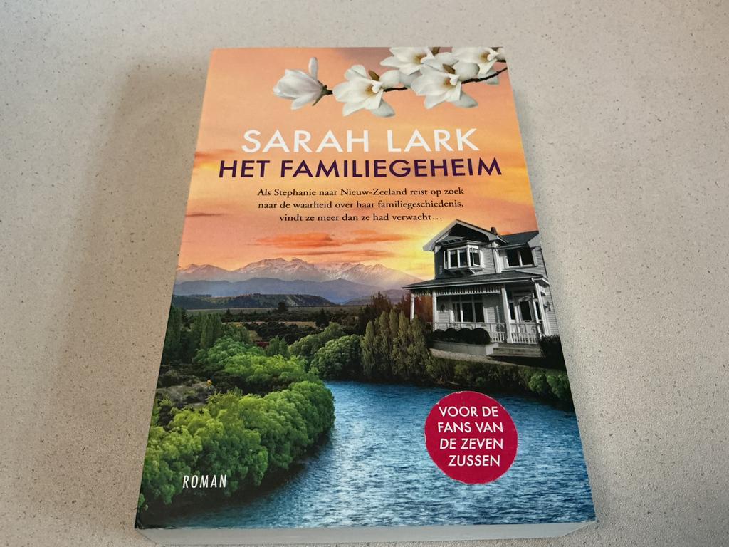 * Sarah Lark - Het familiegeheim - verzending mogelijk, Ophalen, Sarah Lark
