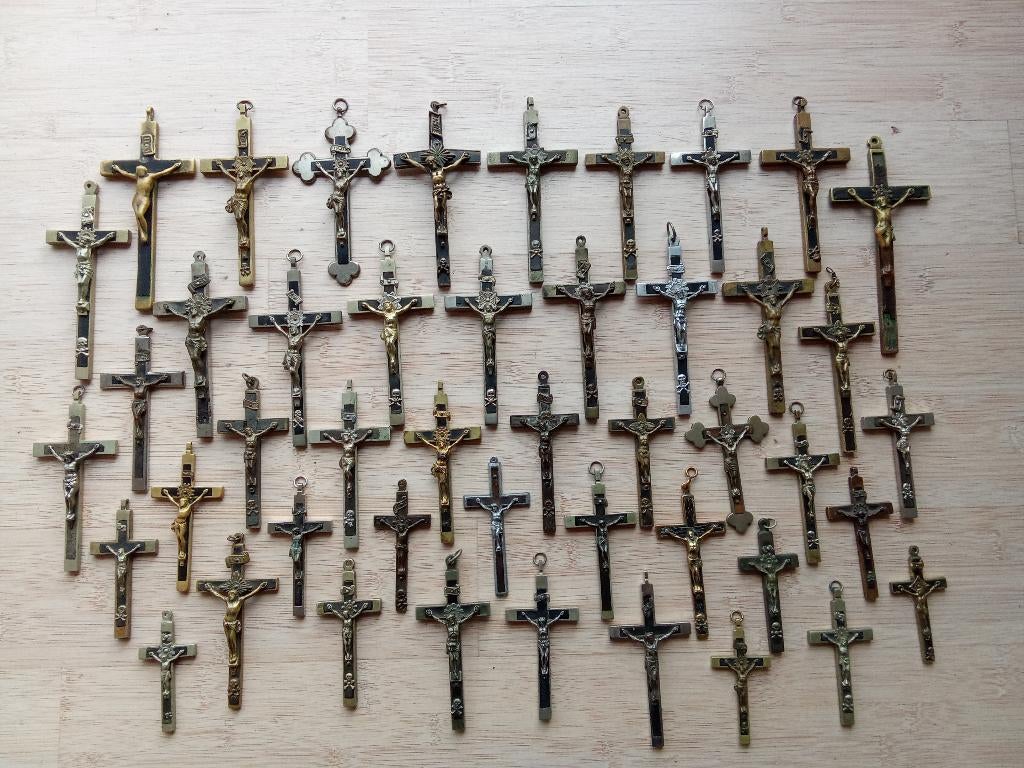 Nonnen kruisjes 46 stuks., Verzamelen, Religie, Gebruikt, Christendom | Katholiek, Ophalen of Verzenden