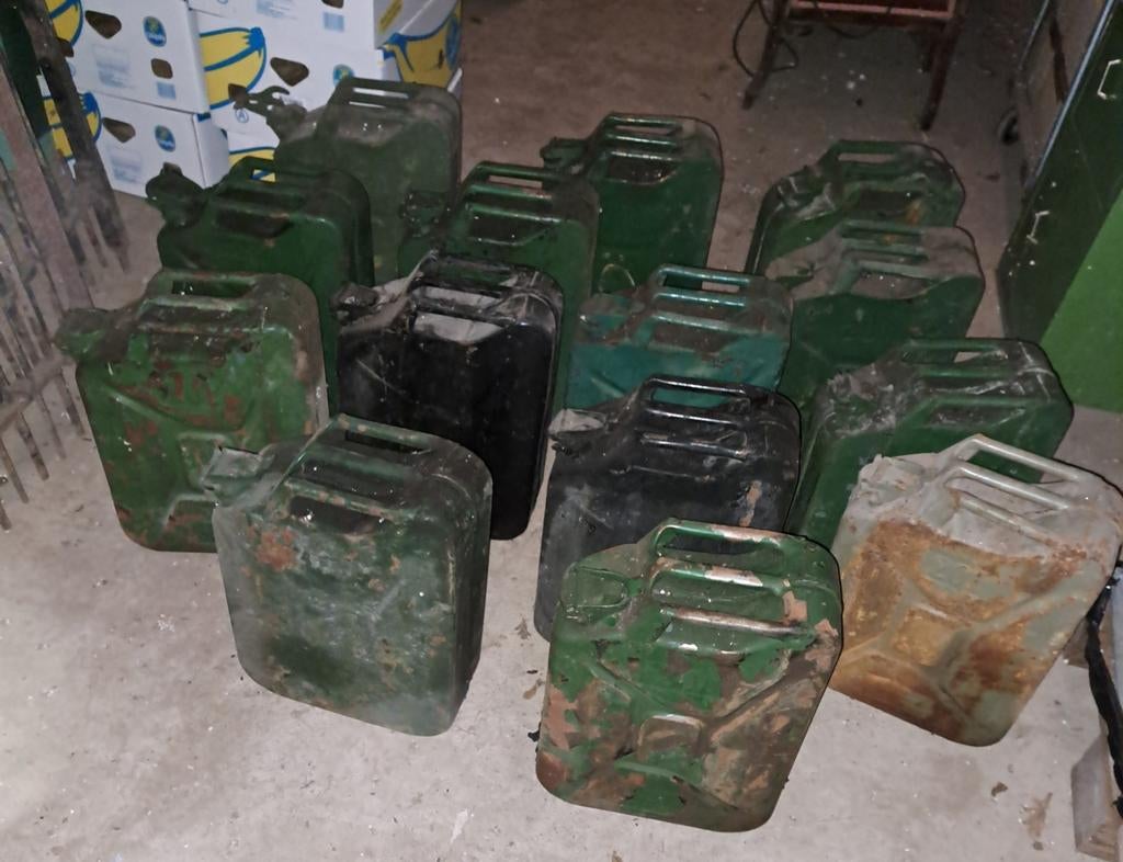 Jerrycans oude Jerrycans decoratie, Ophalen