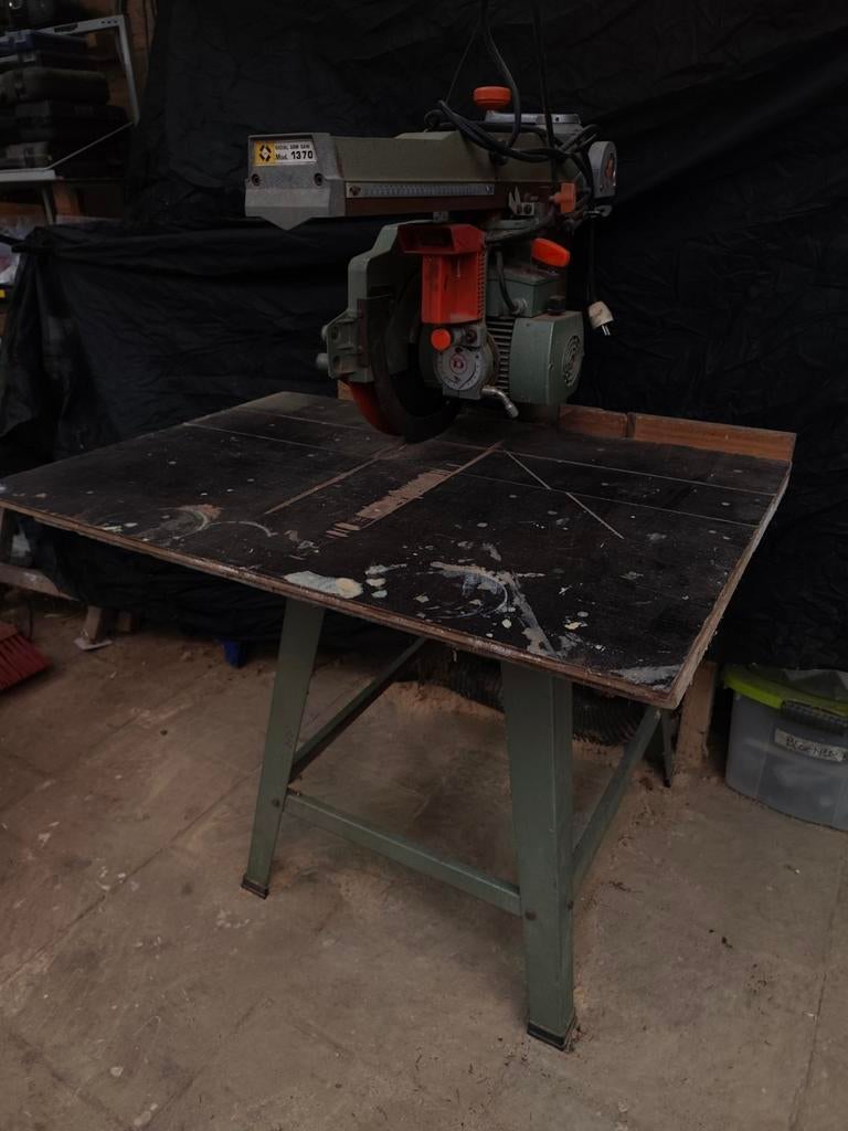 Dewalt Radiaalzaag 220volt stevige zaagmachine met onderstel, Ophalen, Gebruikt, Dewalt