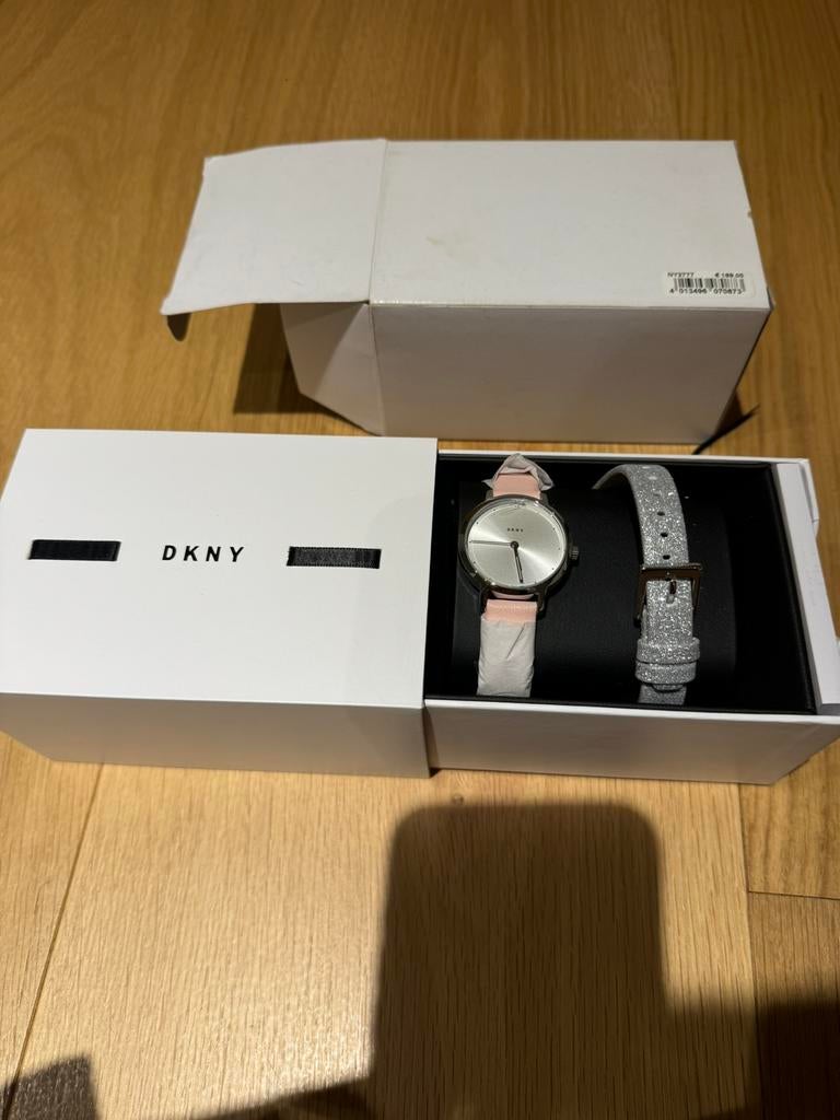 Montre DKNY Neuve double bracelet, Bijoux, Sacs & Beauté, Montres | Femmes, Enlèvement, Neuf, DKNY