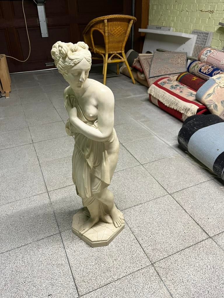 Klassiek decoratief beeld (vrouwelijke figuur) – steen, Antiek en Kunst, Antiek | Porselein, Ophalen