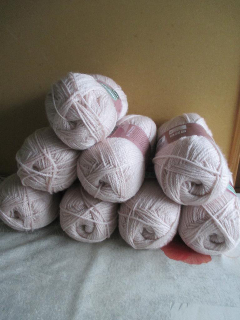 wol oud roze 8 bollen, Ophalen of Verzenden, Nieuw, Breien of Haken, Wol of Garen