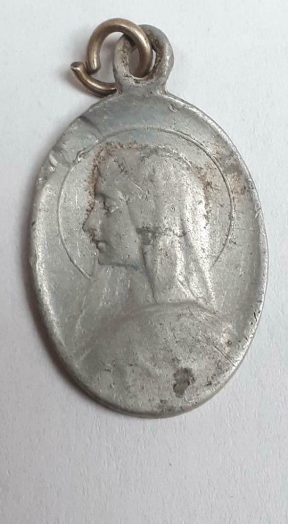 M72 * Oud Scapulier Medaillon * Lourdes, Verzamelen, Ophalen of Verzenden, Sieraad, Christendom | Katholiek