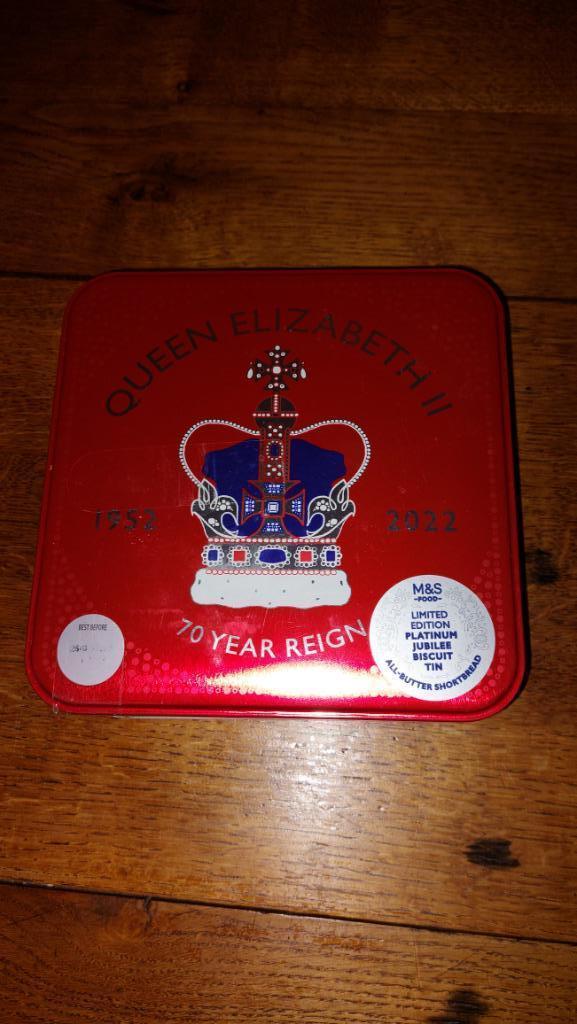 Boite métal Queen ElIzabeth II 70 year reign  1952-2022, Enlèvement, Comme neuf, Autres marques