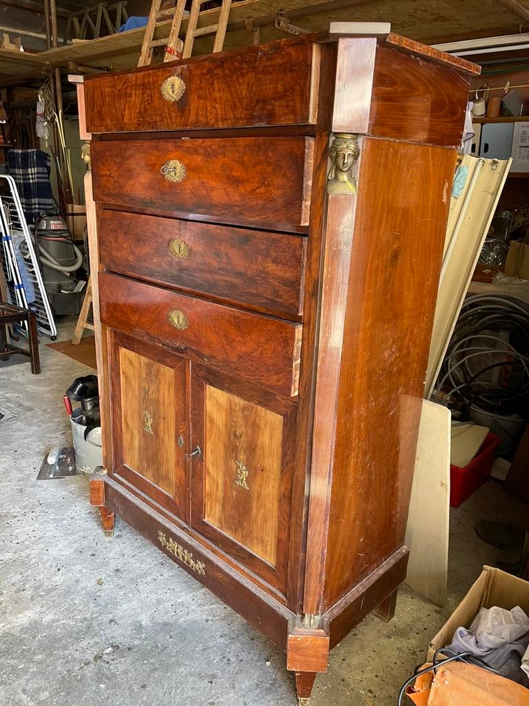 Commode Empire avec ornements en bronze, Enlèvement