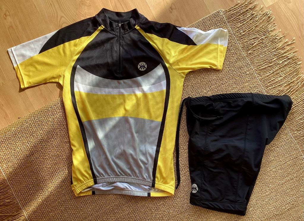 Te koop de wielrenner T-shirt met de 3 paar broeken, Sport en Fitness, Wielrennen, Ophalen, Zo goed als nieuw, Kleding