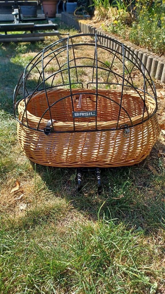 Hondenmandje fiets met stuurbevestiging, Fietsen en Brommers, Ophalen, Stuurbevestiging, Basil, Zo goed als nieuw