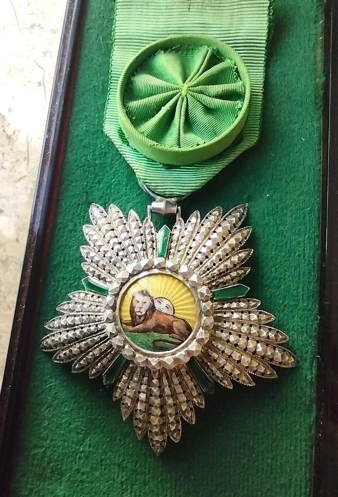 Perzische Orde Leeuw en Zon Qajar Officier geperforeerd  5, Verzamelen, Militaria | Algemeen, Ophalen