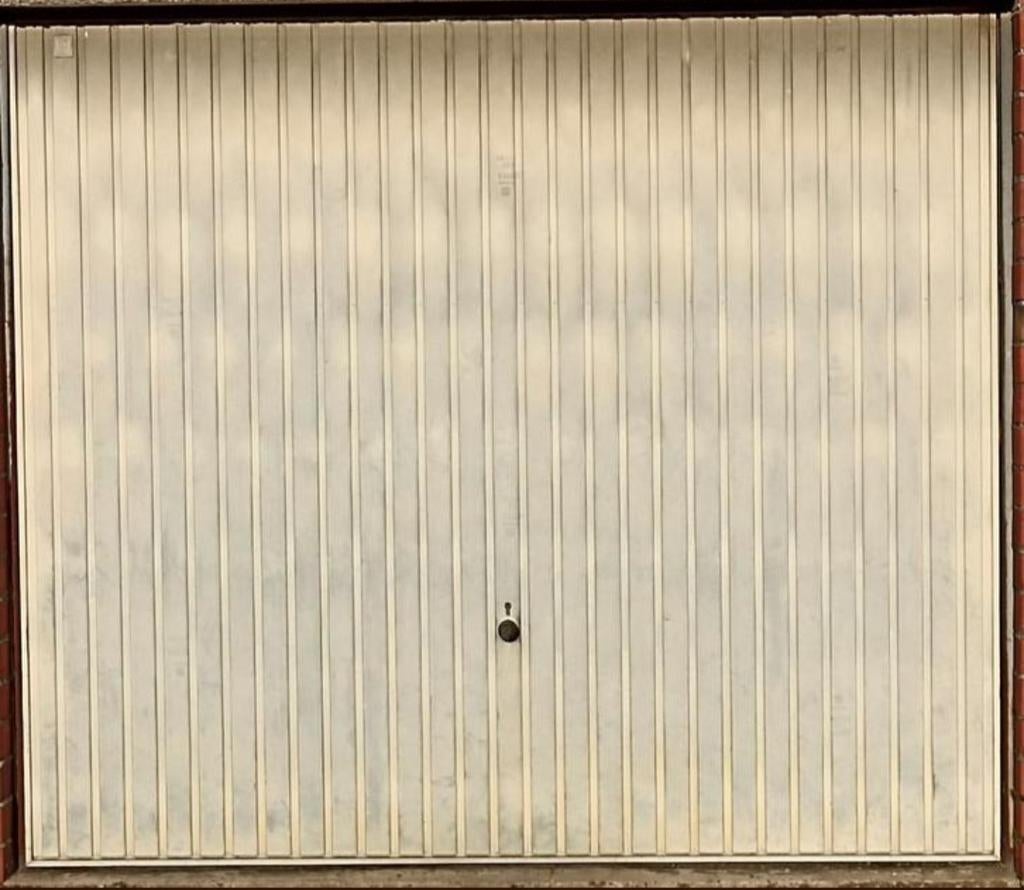 Dringend weg-Manuele garagepoort