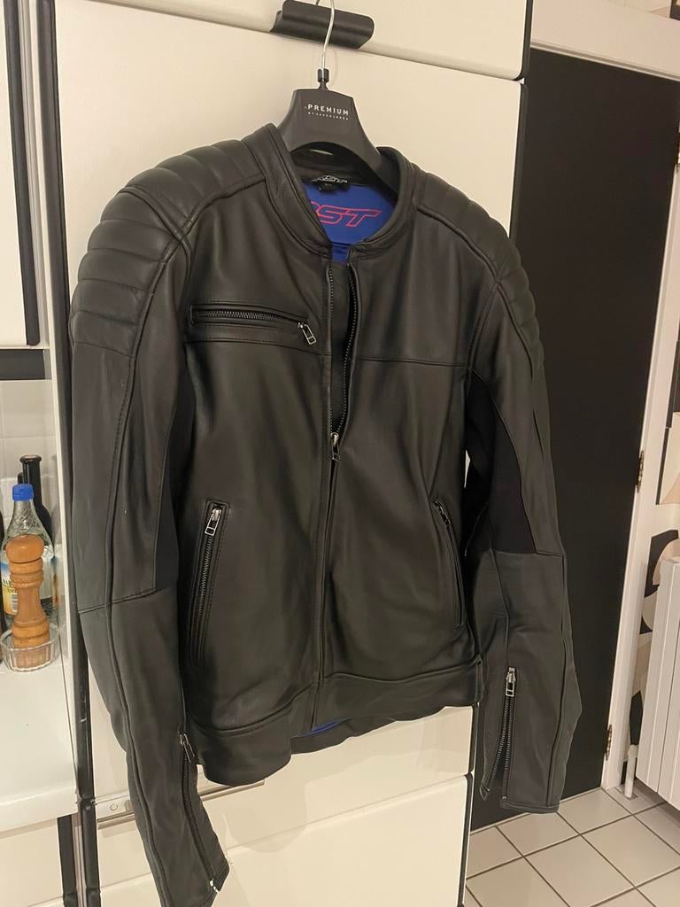 Motorvest in leder te koop, Motoren, Kleding | Motorkleding, Ophalen