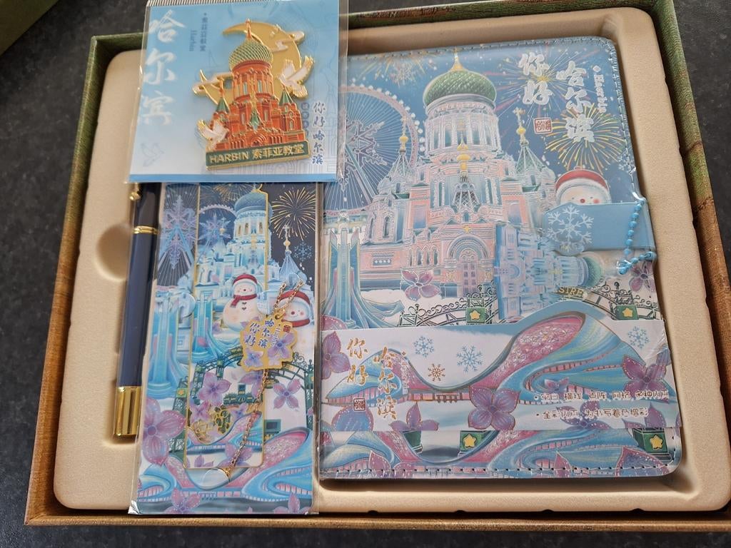 Geschenkensetje met boekje, bladwijzer, balpen en magneetje, Ophalen of Verzenden