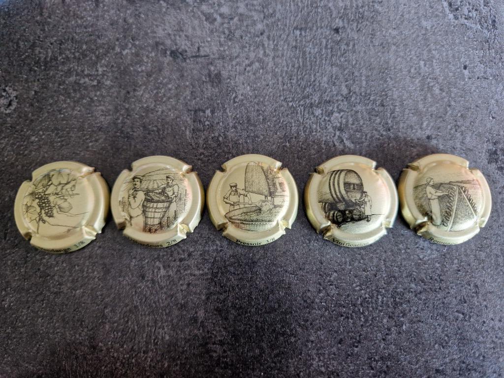 5 champagnecapsules 5/8, Enlèvement ou Envoi