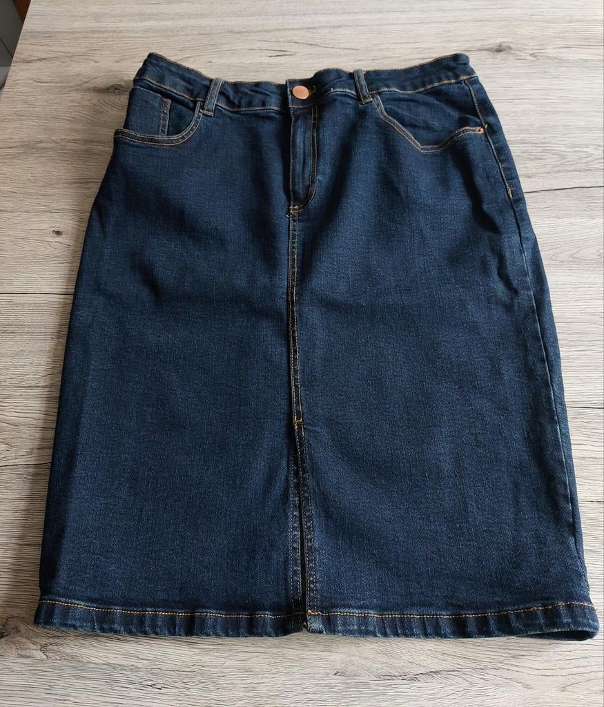 Jupe en jeans Primark taille 44 comme neuve, Kleding | Dames, Rokken, Ophalen, Maat 42/44 (L), Zo goed als nieuw, Knielengte