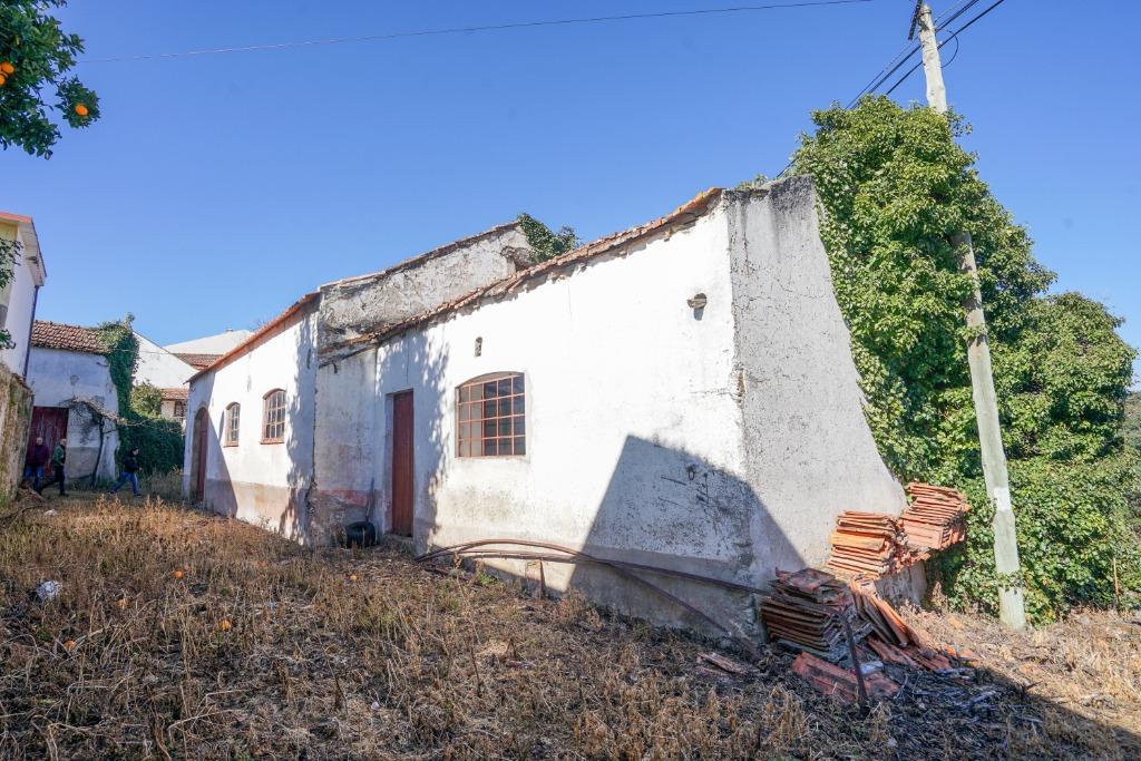 Boerderij met fabriek, patio,berging op zeer goede lokatie, Immo, Overige soorten, Portugal, Stad, 1 kamers