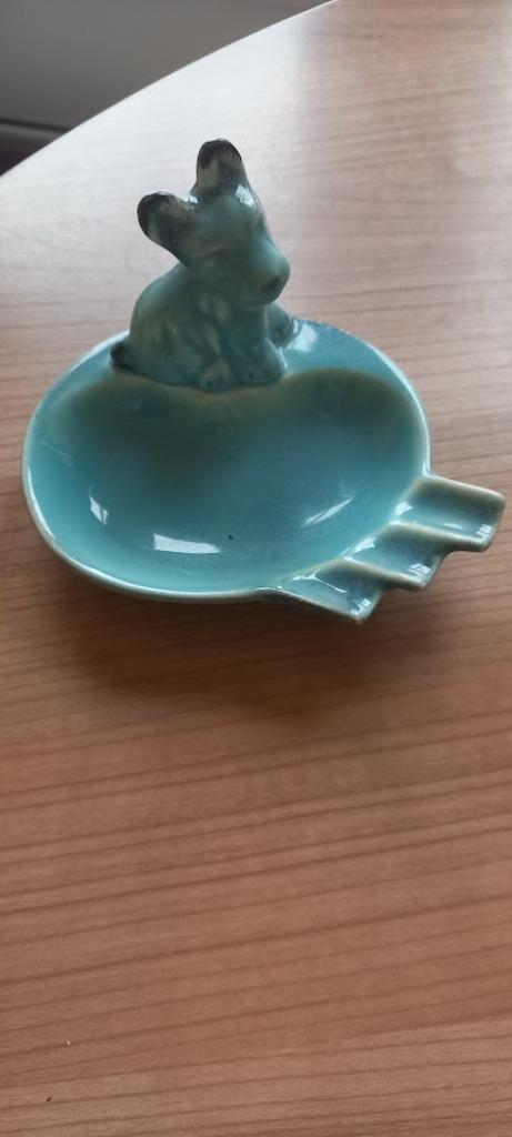 Joli cendrier avec chien. Fabriqué en Angleterre. Jamais uti, Collections, Enlèvement ou Envoi, Neuf, Cendrier
