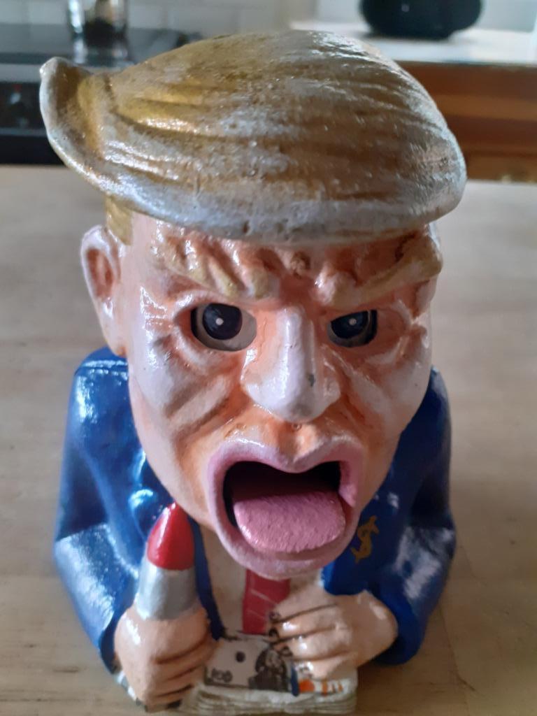 TIRELIRE HUMORISTIQUE EN FONTE(DONALD TRUMP), Enlèvement ou Envoi, Neuf, Autres matériaux, Autres thèmes