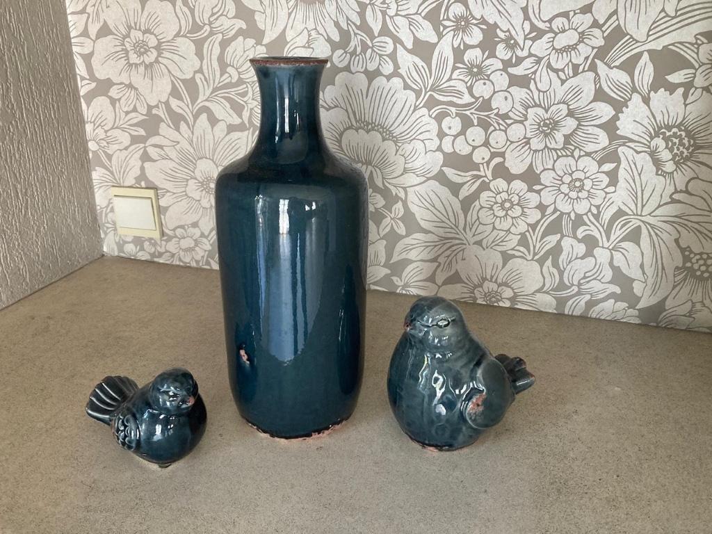 Decoratieve vaas met 2 bijpassende vogels. Zeer goede staat, Blauw, Aardewerk of Porselein, Ophalen of Verzenden, Zo goed als nieuw
