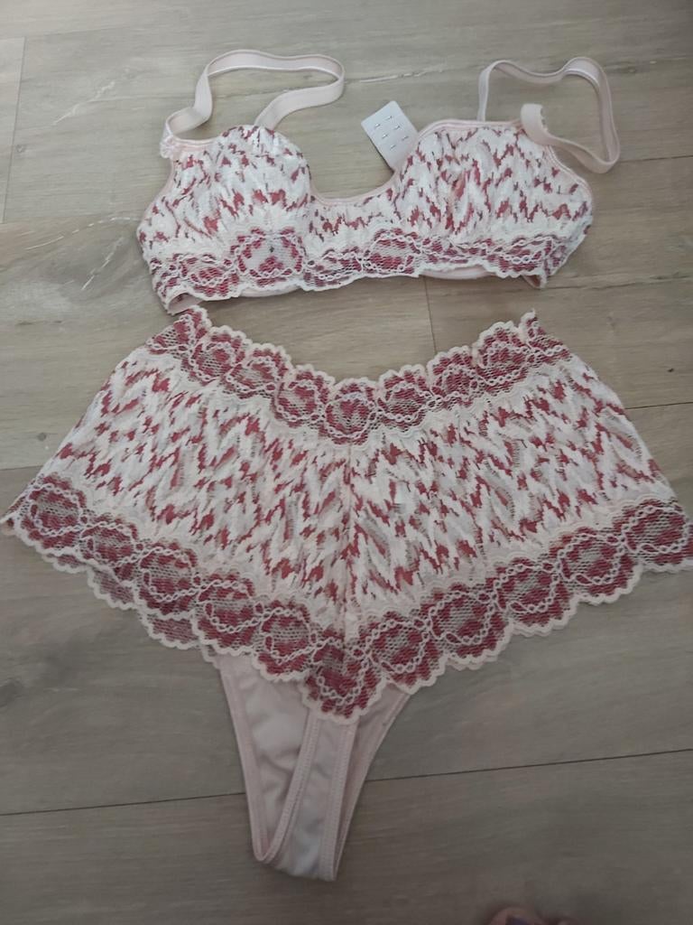 Lingerie set BH maat 75B slip M, Kleding | Dames, Ondergoed en Lingerie, Ophalen, BH