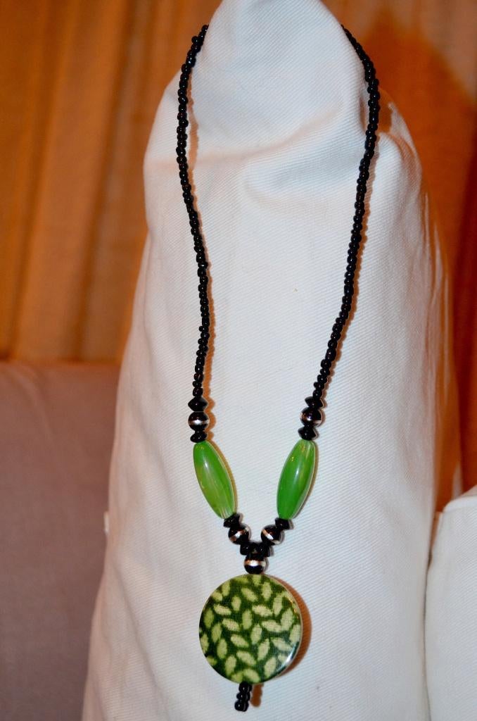 halsketting groen en zwart, Bijoux, Sacs & Beauté, Colliers, Enlèvement, Comme neuf, Vert, Synthétique