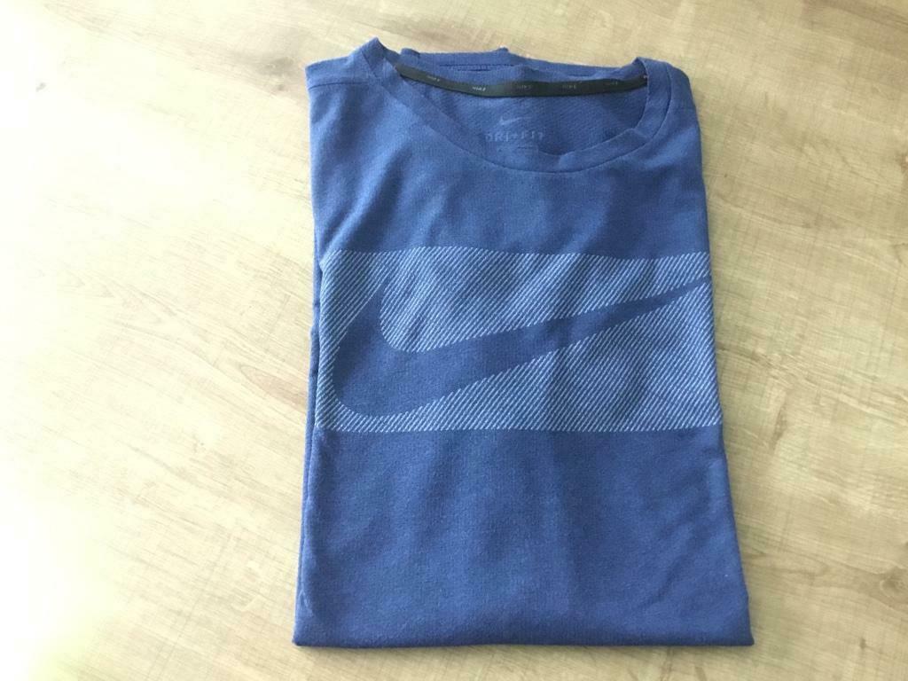 T-shirt Nike taille Small, Vêtements | Hommes, T-shirts, Enlèvement ou Envoi, Nike, Porté, Bleu