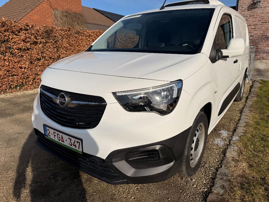 Gekoelde Opel combo, Voorwielaandrijving, 4 deurs, Stof, Wit