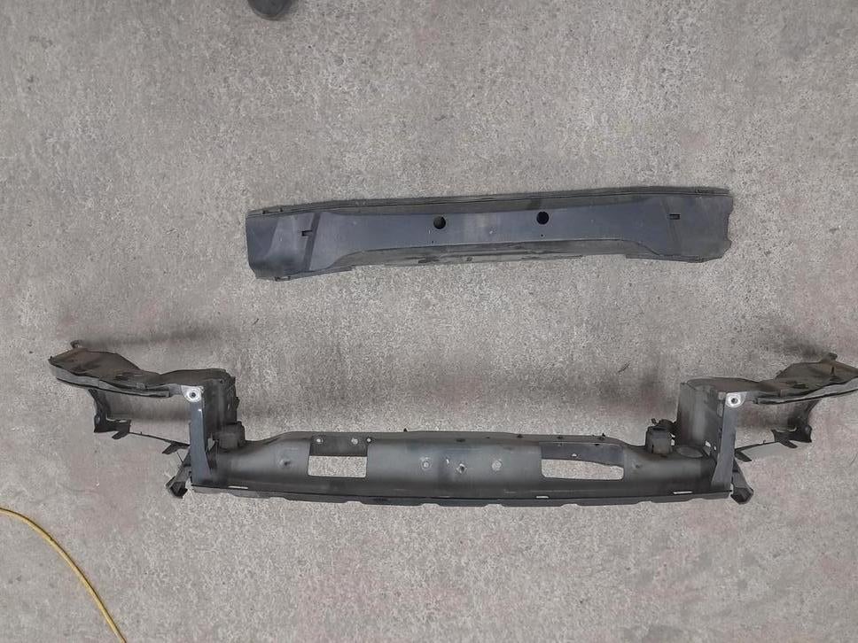 Face avant VOLVO V50 S60 et C30  // 5060 AUVELAIS, Pare-chocs, Enlèvement, Avant, Volvo