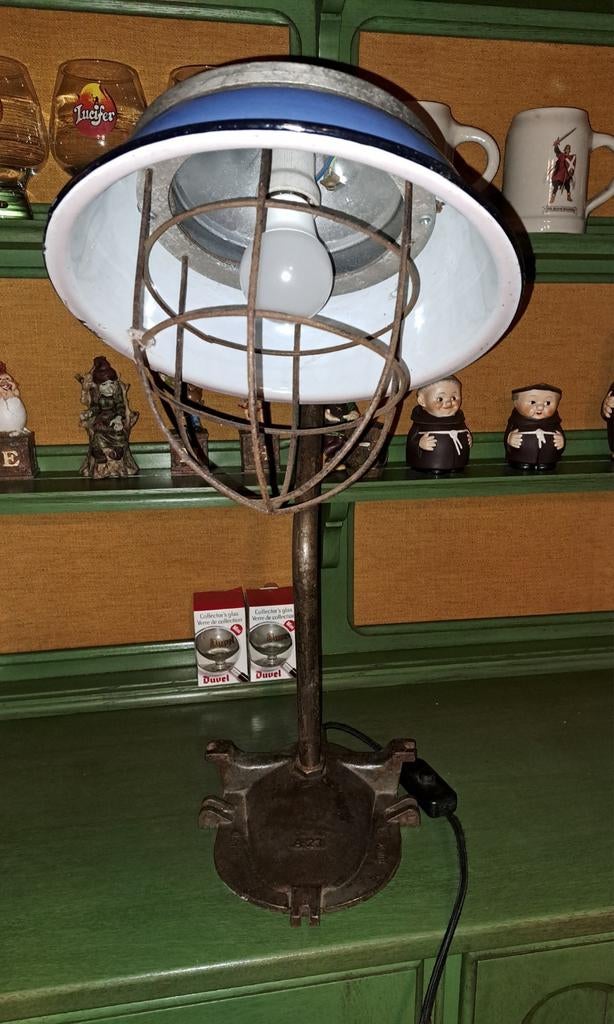 Lamp lampen industriele staande lamp, Antiek en Kunst, Curiosa en Brocante, Ophalen of Verzenden
