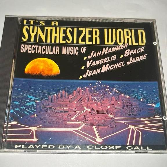 NOUVEAU CD IT'S A SYNTHESIZER WORLD/SPECTACULAR MUSIC, CD & DVD, CD | Instrumental, Enlèvement ou Envoi, Comme neuf