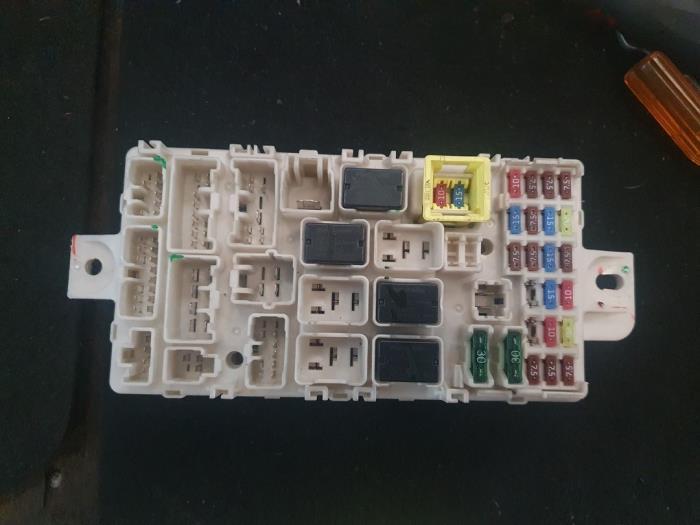 Boîte à fusibles d'un Mitsubishi Mirage, Enlèvement ou Envoi, 3 mois de garantie, Utilisé, Mitsubishi