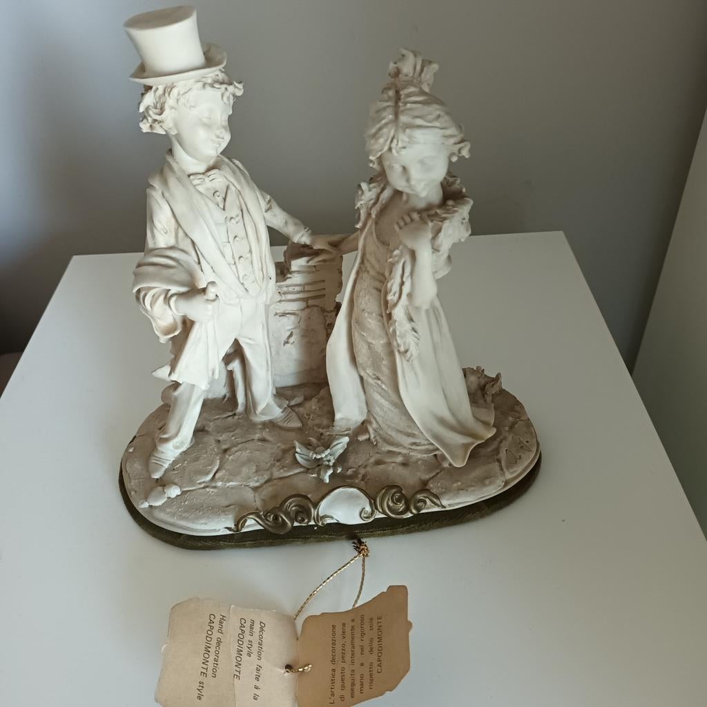 Capodimonte beeldje mannetje en vrouwtje 22 cm H 21 cm B, Enlèvement ou Envoi, Comme neuf