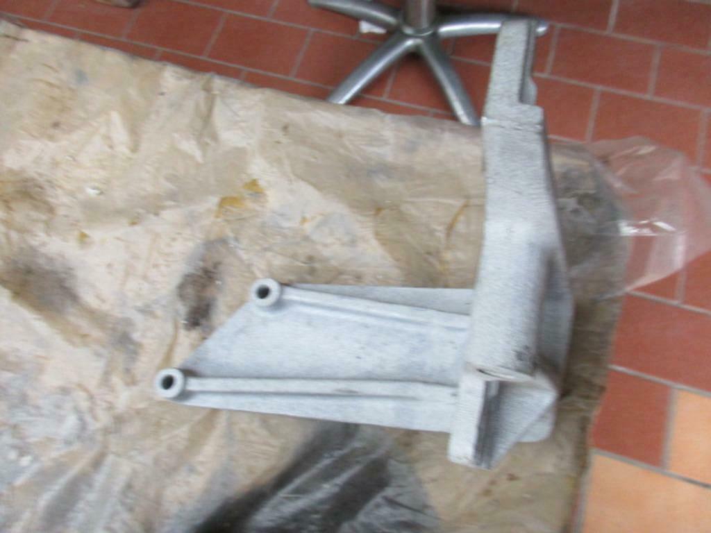 Ondersteuning voor aircocompressor Ferrari Daytona, Ophalen, Gebruikt, Ferrari