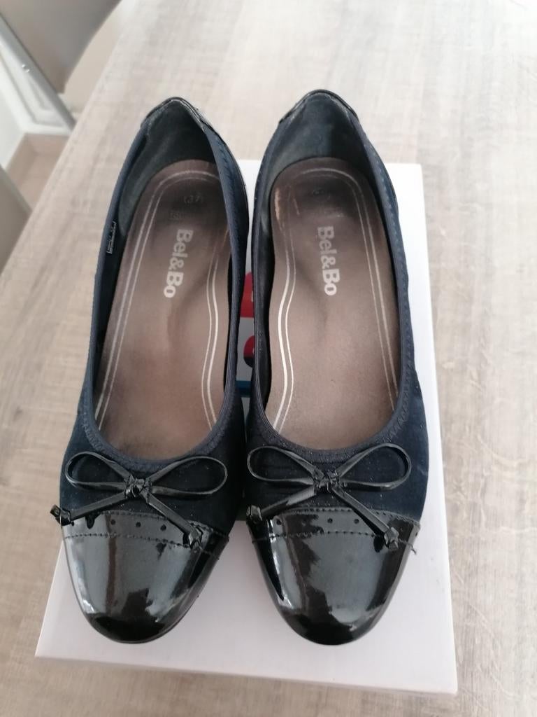 Donkerblauwe schoen met hakje van 3 cm maat 37, Kleding | Dames, Ophalen, Schoenen met lage hakken, Blauw, Bel & Bo