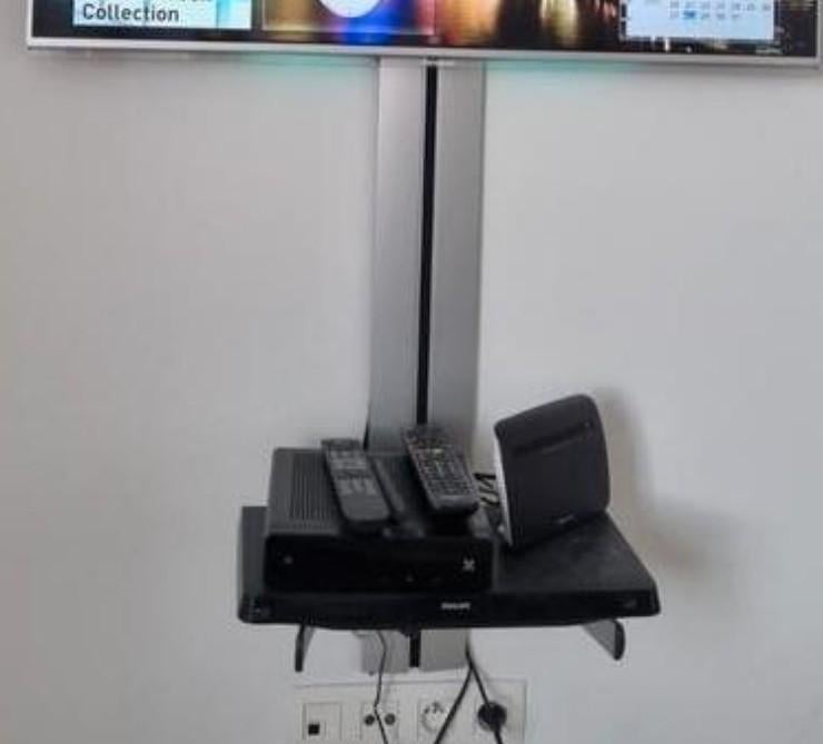 Aluminium tv-kabelhoes +ondersteuning voor decoder, Ophalen, Zo goed als nieuw