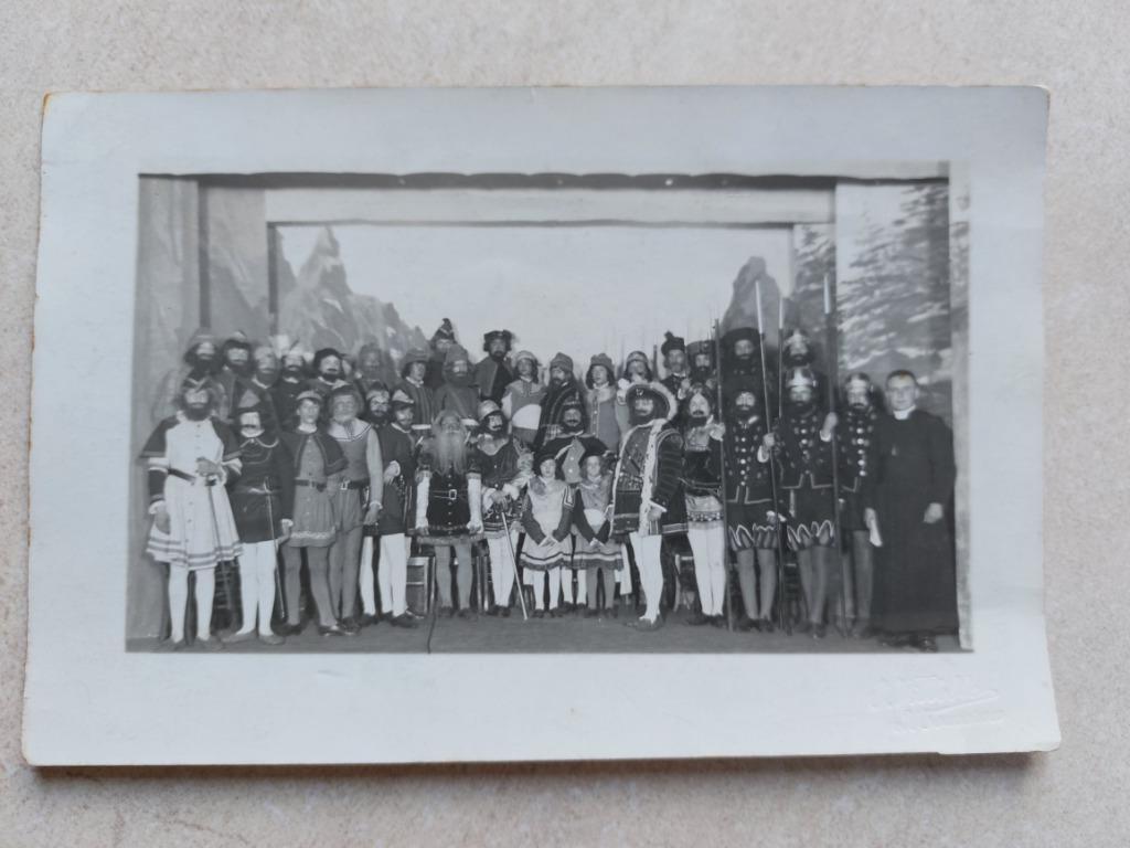 oude foto schooltoneeel college Moeskroen 1930, Ophalen of Verzenden, Foto