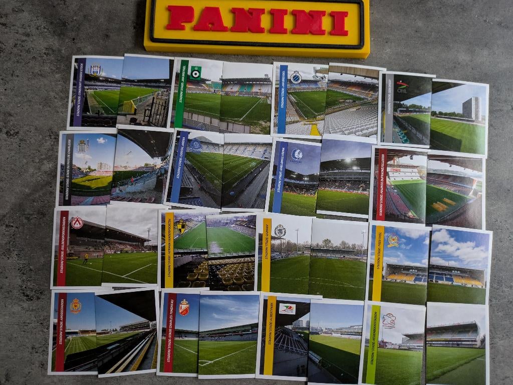Panini FOOTBALL 2014 32 AUTOCOLLANTS STADES DE FOOT 16 EQ., Enlèvement ou Envoi, Neuf