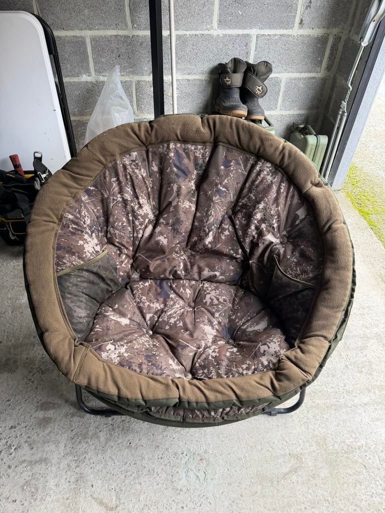 Nash indulgence low moon chair, Ophalen, Gebruikt