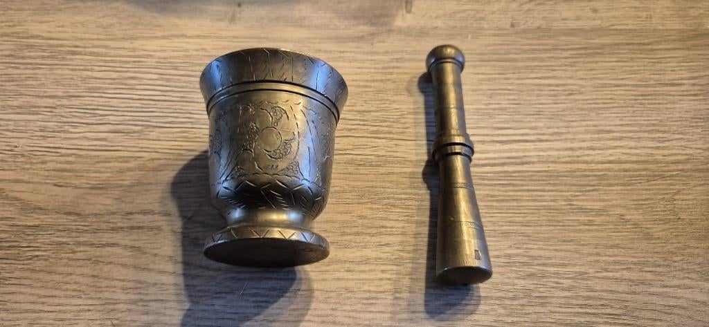 Massieve bronzen vijzel met bijhorende stamper - mortier, Antiek en Kunst, Antiek | Brons en Koper, Brons, Ophalen of Verzenden
