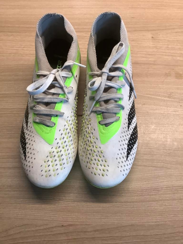 Voetbalschoenen Adidas, Sport en Fitness, Voetbal, Ophalen of Verzenden, Zo goed als nieuw, Schoenen