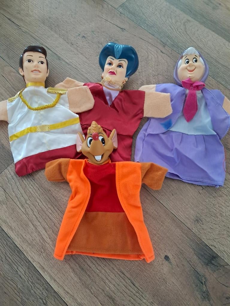 4 Disney-handpoppen, Assepoester of Belle, Gebruikt