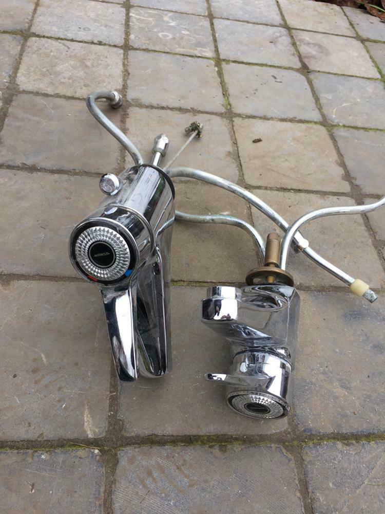 2 badkamerkranen( Hansa) en badkamerassesoires, 25€, Doe-het-zelf en Bouw, Sanitair, Ophalen of Verzenden, Gebruikt