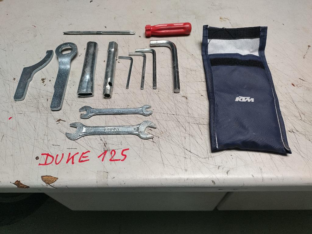 ktm duke 125 toolkit, Ophalen of Verzenden, Gebruikt