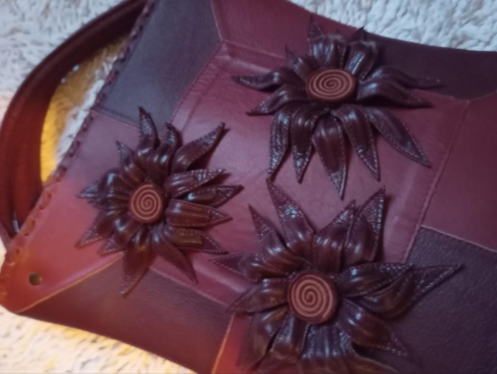 Originele artistieke handtas rood - bruine kleur, Handtassen en Accessoires, Tassen | Damestassen, Ophalen of Verzenden, Rood